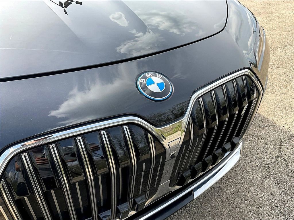 Used 2023 BMW i7 xDrive60 AWD/4WD image 32