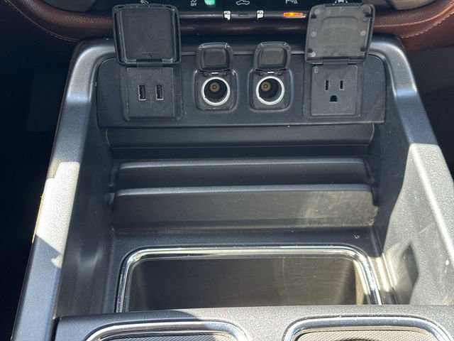 Used 2016 Chevrolet Silverado 1500 High Country w/ High Country Premium Package AWD/4WD image 34