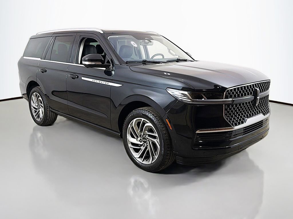 Used 2025 Lincoln Navigator Reserve AWD/4WD image 2