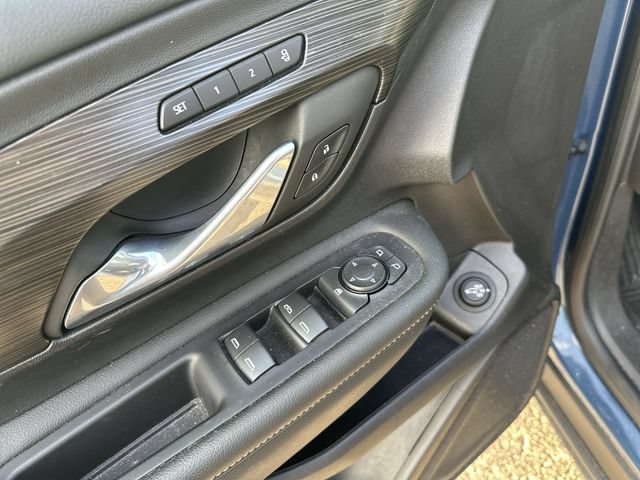 Used 2024 GMC Terrain SLT FWD image 17