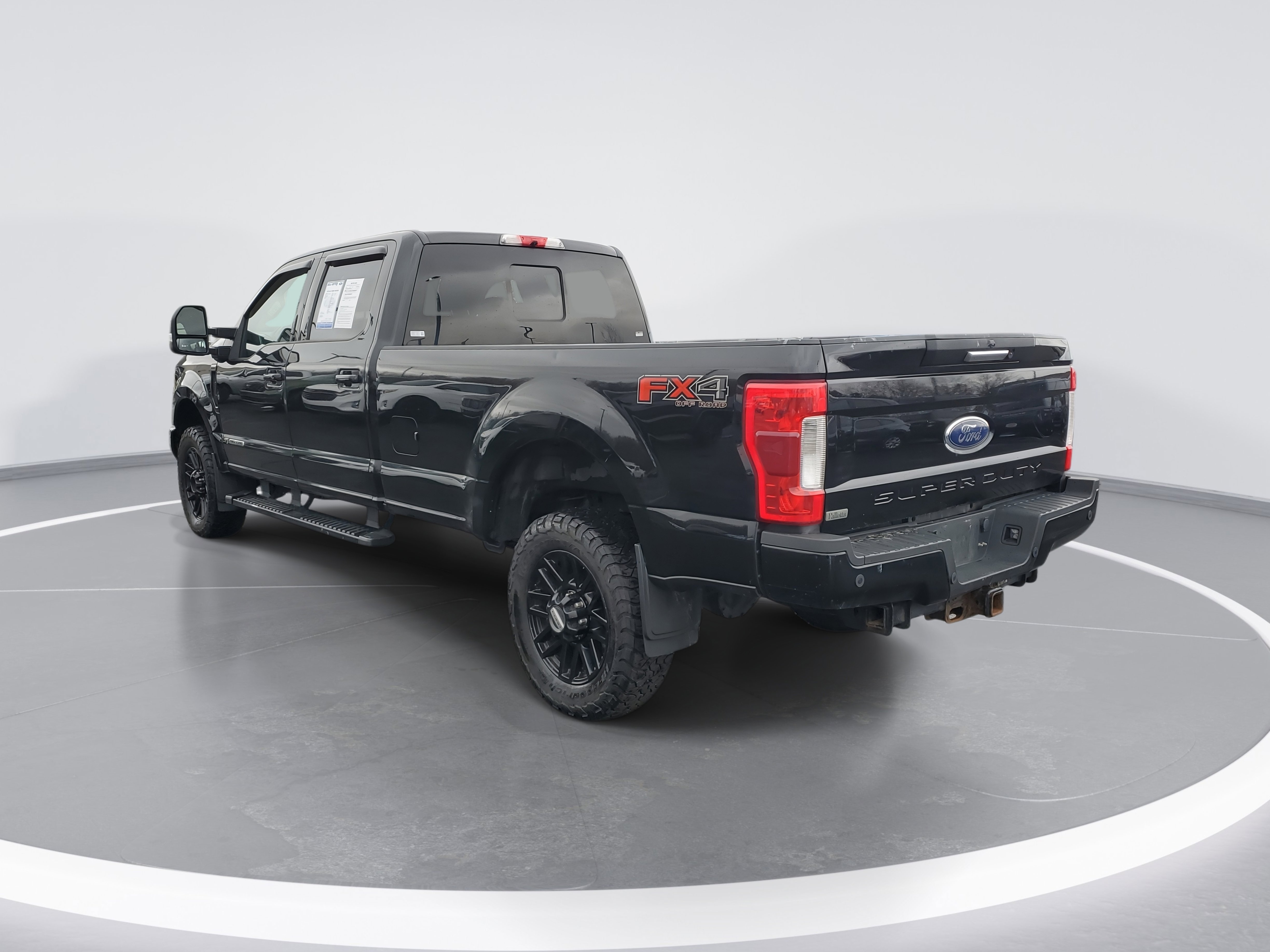 Used 2019 Ford F350 Lariat image 3