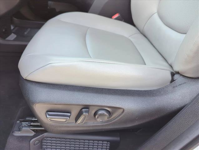 Certified 2025 Toyota Sienna XLE FWD image 12