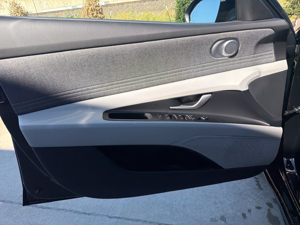 New 2026 Hyundai Elantra SEL Sport FWD image 17