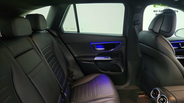 Used 2025 Mercedes-Benz GLC 300 4MATIC image 43