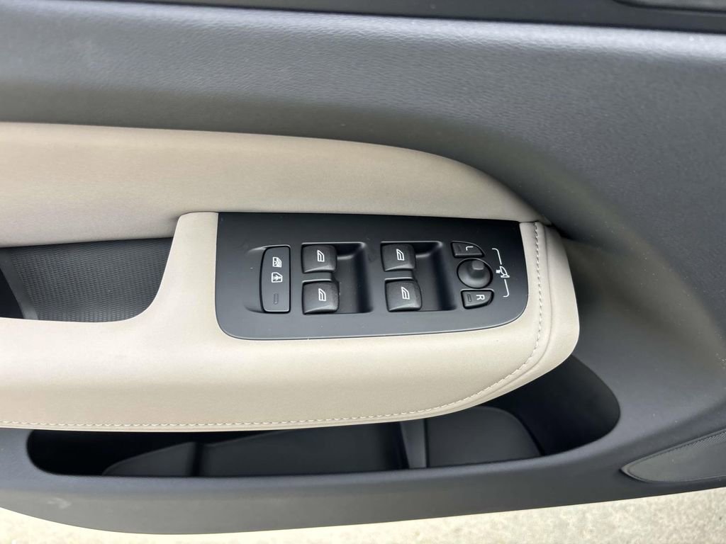 New 2026 Volvo XC60 B5 Plus w/ Protection Package Premier image 13