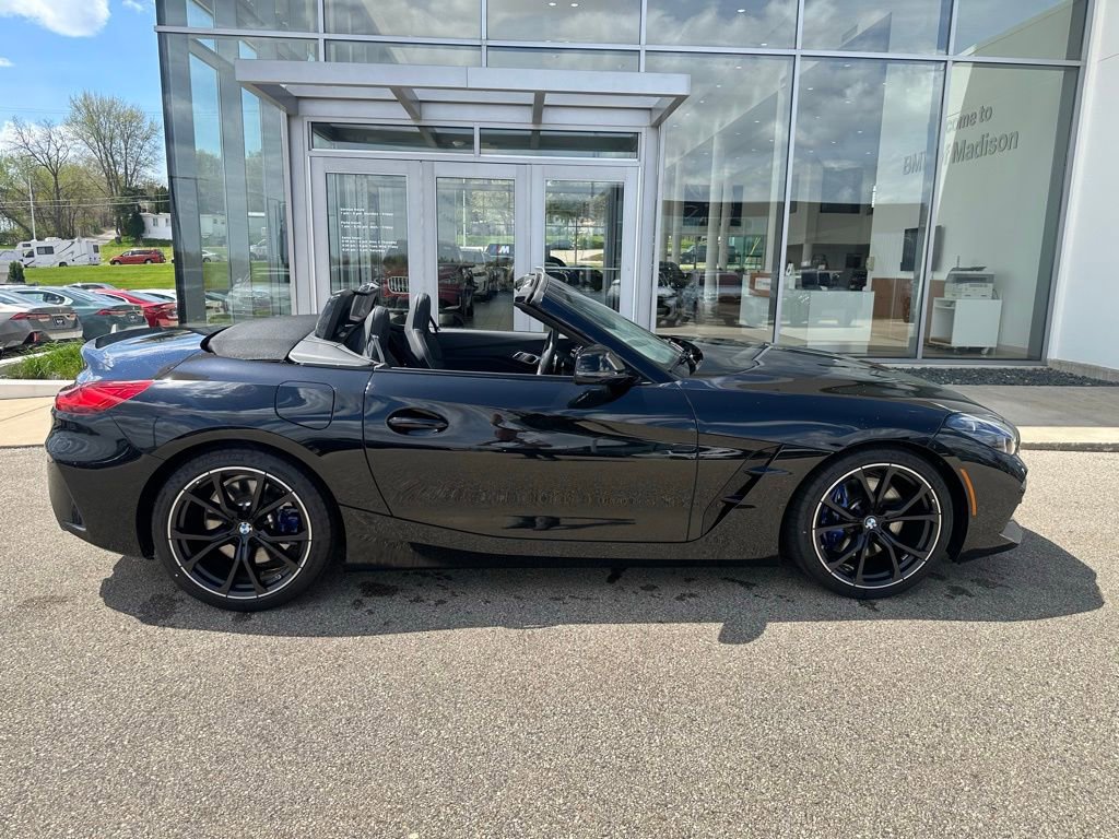 Used 2024 BMW Z4 M40i w/ Shadowloine Package RWD image 1