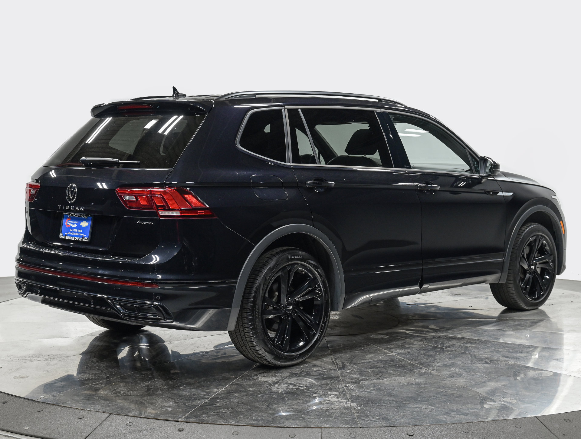 Used 2024 Volkswagen Tiguan SE R-Line AWD/4WD image 7