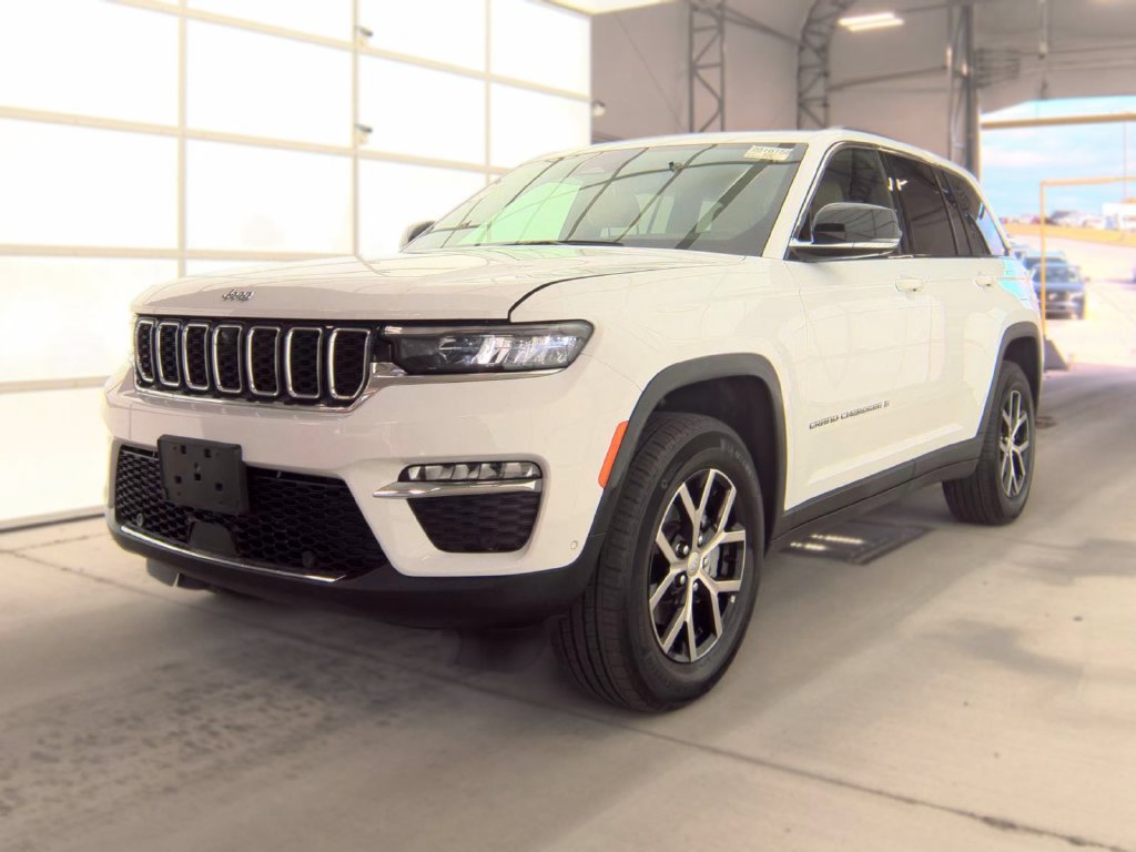Used 2023 Jeep Grand Cherokee Limited w/ Luxury Tech Group II AWD/4WD image 2