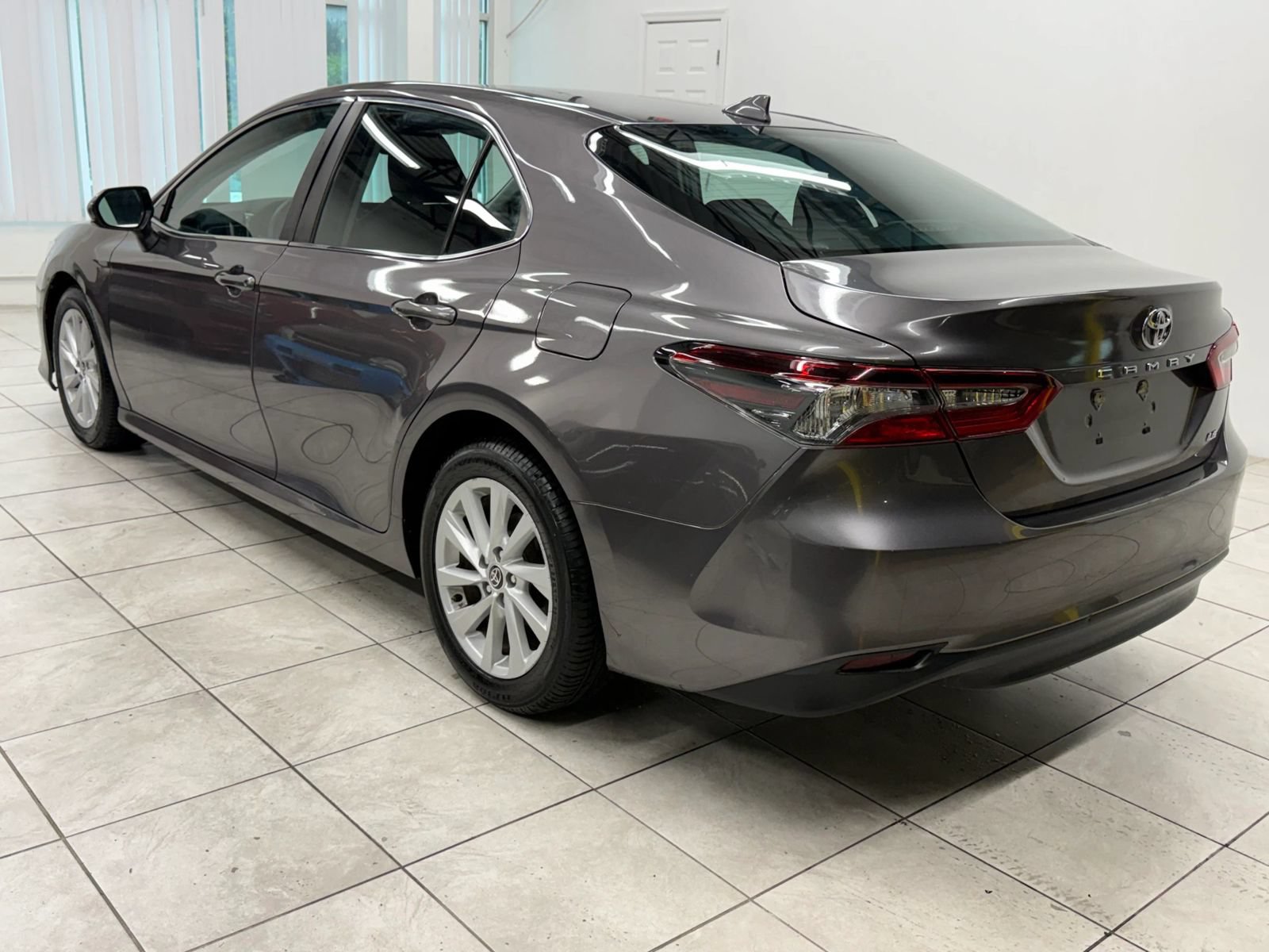 Used 2022 Toyota Camry LE FWD image 7