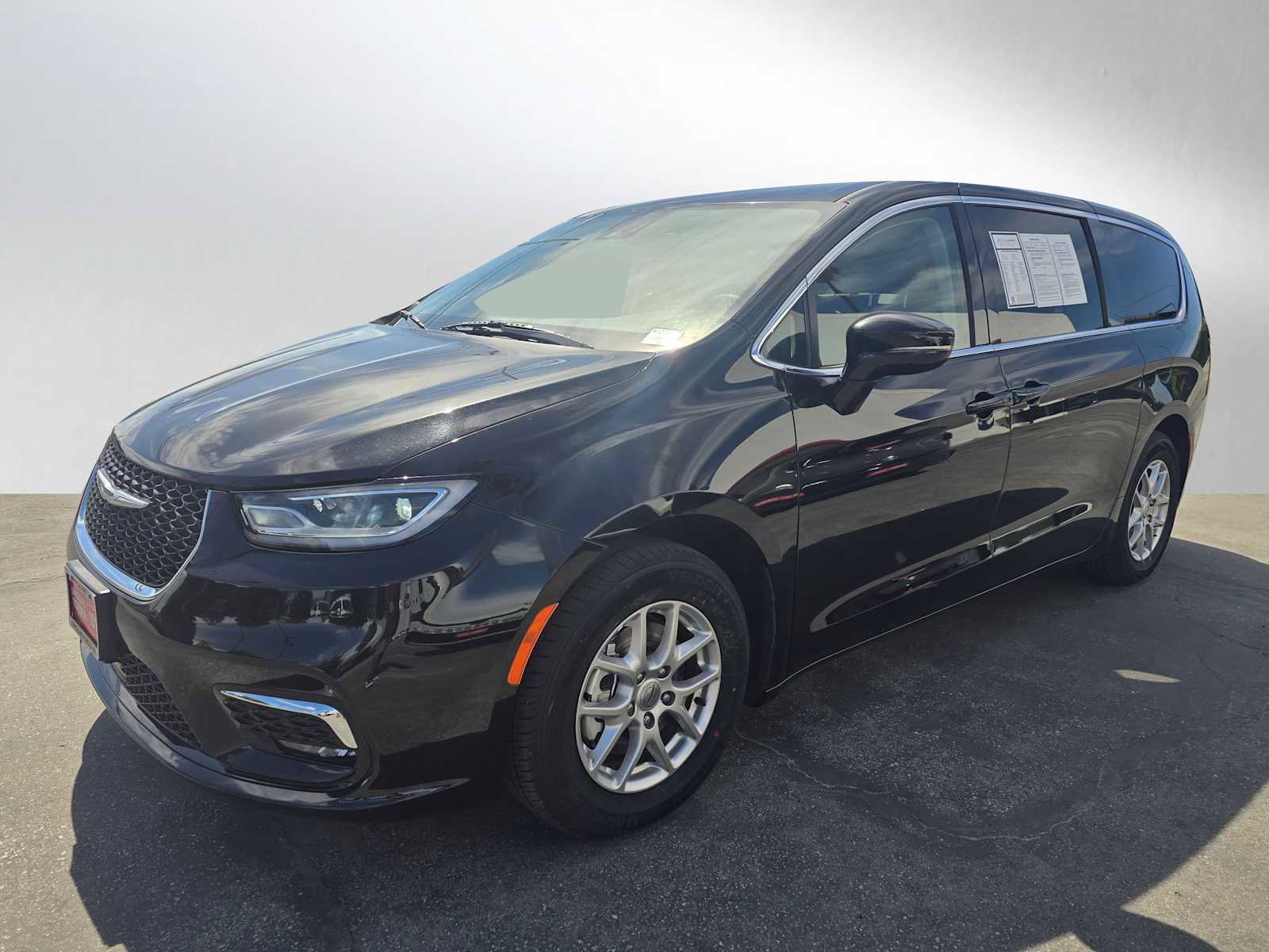 Used 2024 Chrysler Pacifica Touring-L image 7