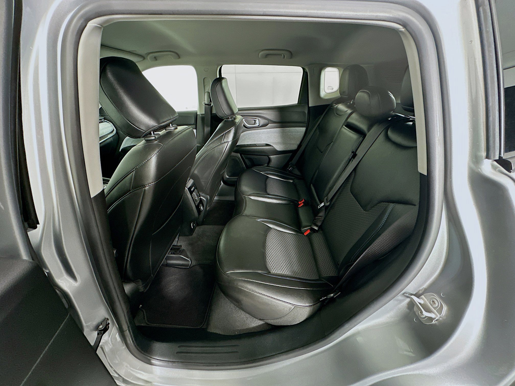 Used 2022 Jeep Compass Latitude image 28