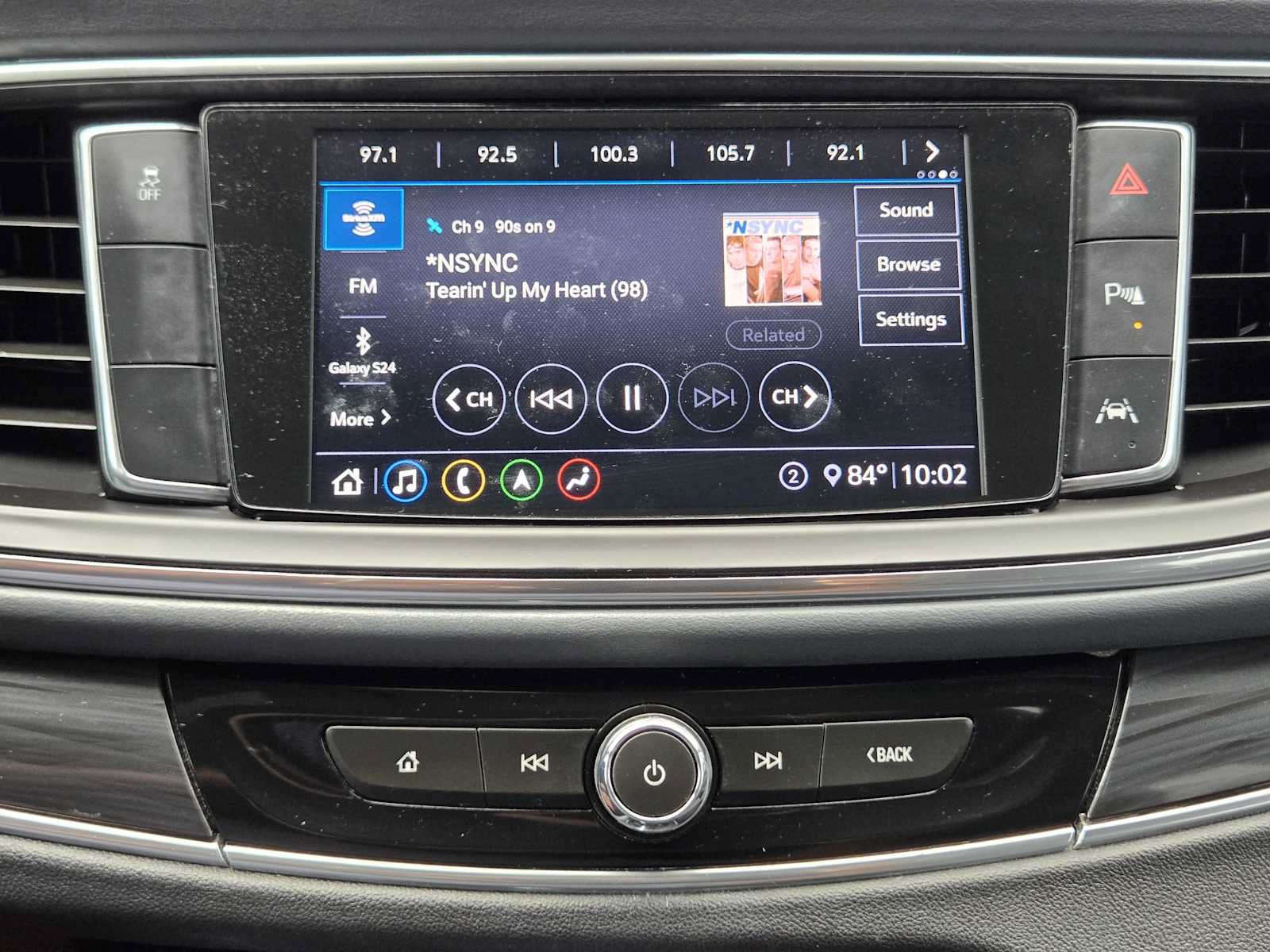 Used 2020 Buick Enclave Premium w/ Sun and Sites Package FWD image 17