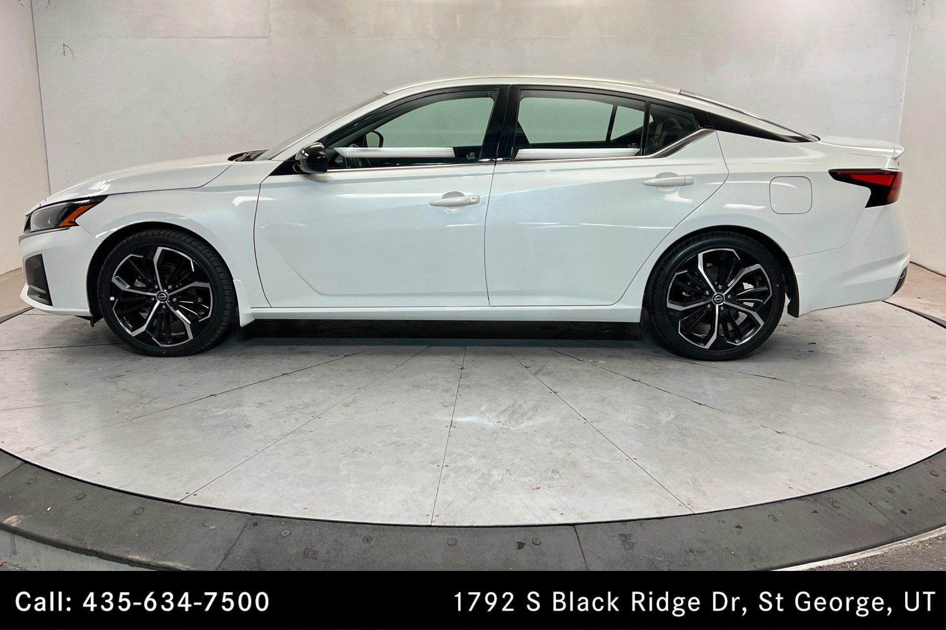 Used 2024 Nissan Altima 2.5 SR FWD image 2