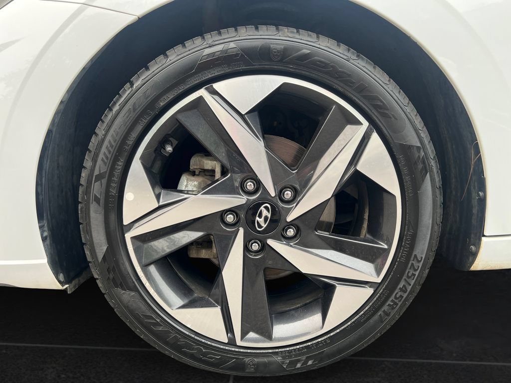 Used 2023 Hyundai Elantra Limited FWD image 9