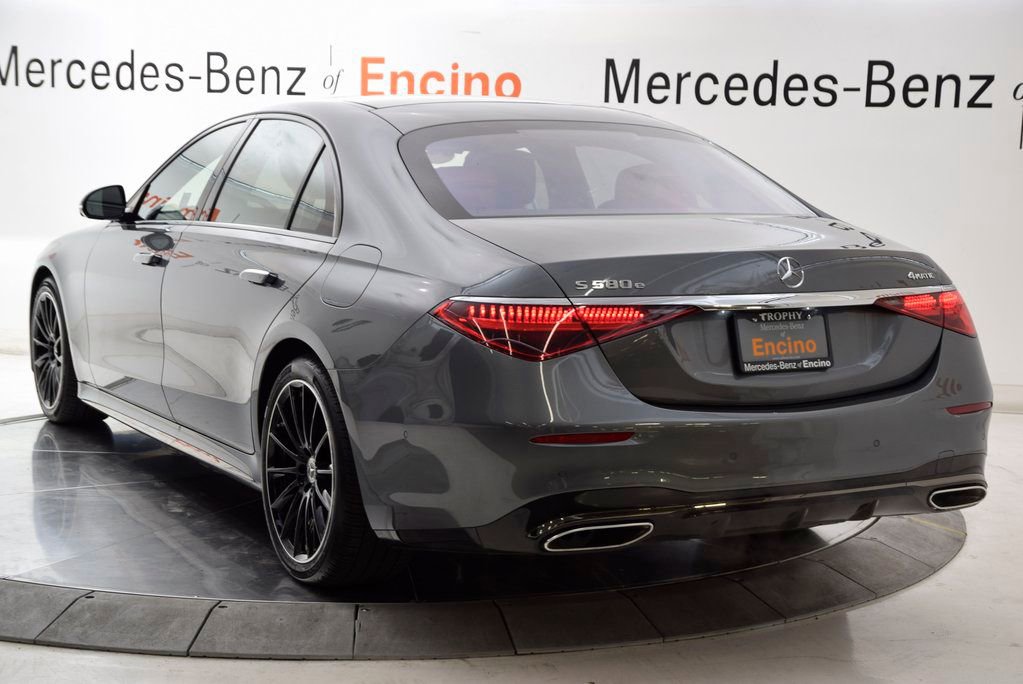 Used 2025 Mercedes-Benz S 580e 4MATIC Sedan image 4