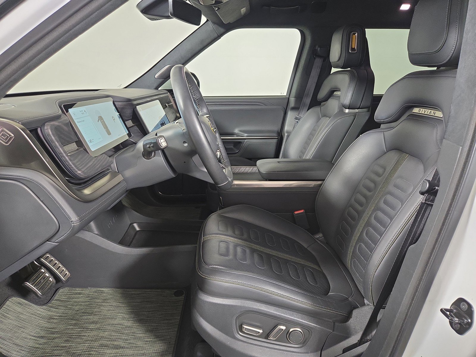 Used 2023 Rivian R1S Adventure AWD/4WD image 20