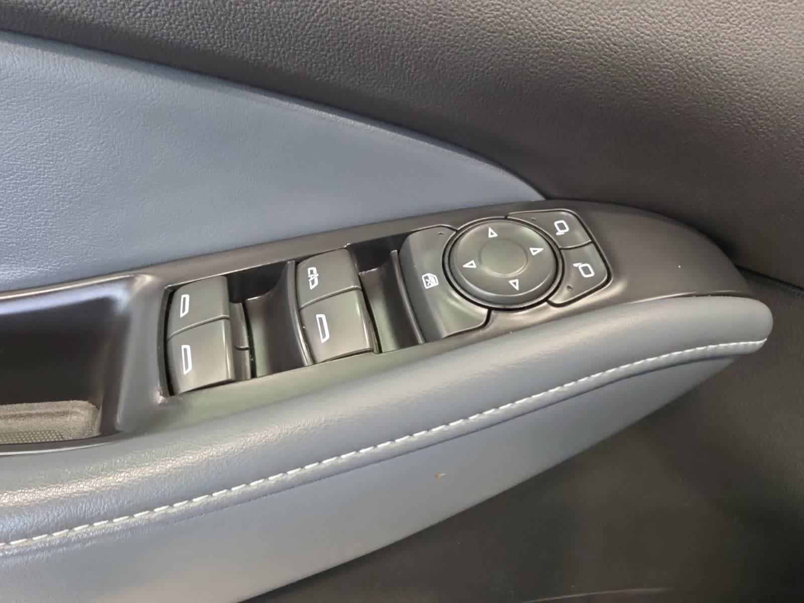 Used 2022 Buick Enclave Essence w/ Sport Touring Edition FWD image 21