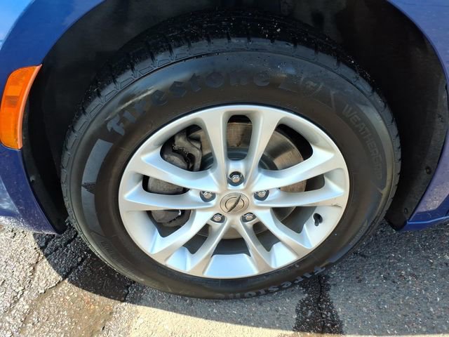 Used 2021 Chrysler Pacifica Touring image 9