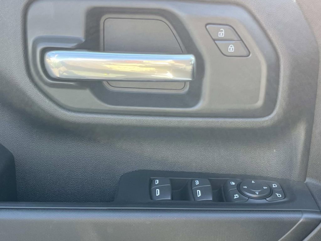 Certified 2025 Chevrolet Silverado 2500 Custom w/ Custom Value Package image 17