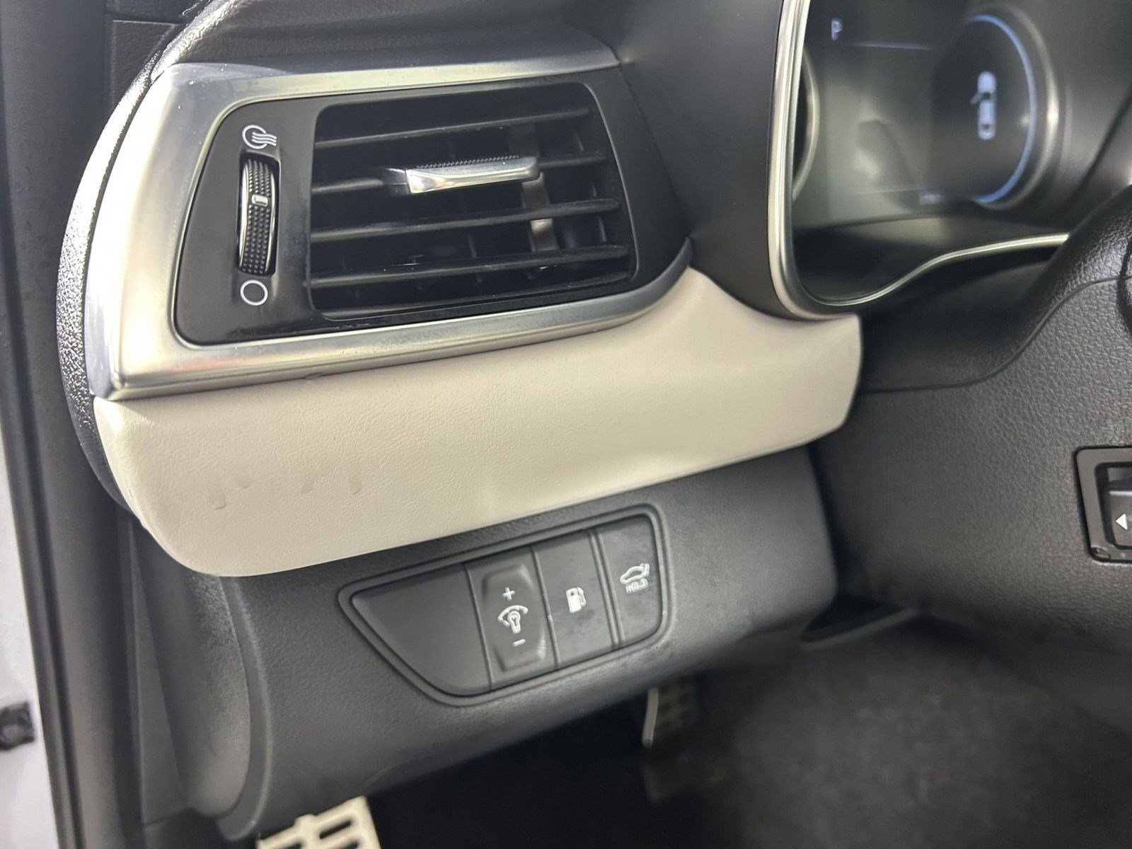 Used 2023 Genesis G70 3.3T w/ Sport Prestige Package image 24