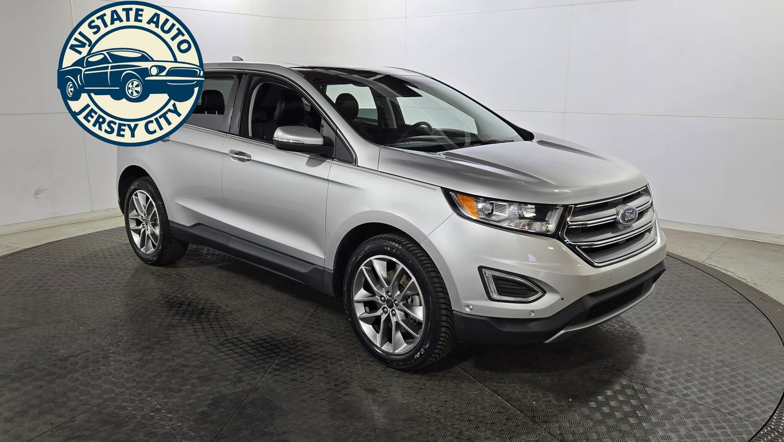 Used 2018 Ford Edge Titanium w/ Equipment Group 302A AWD/4WD image 9