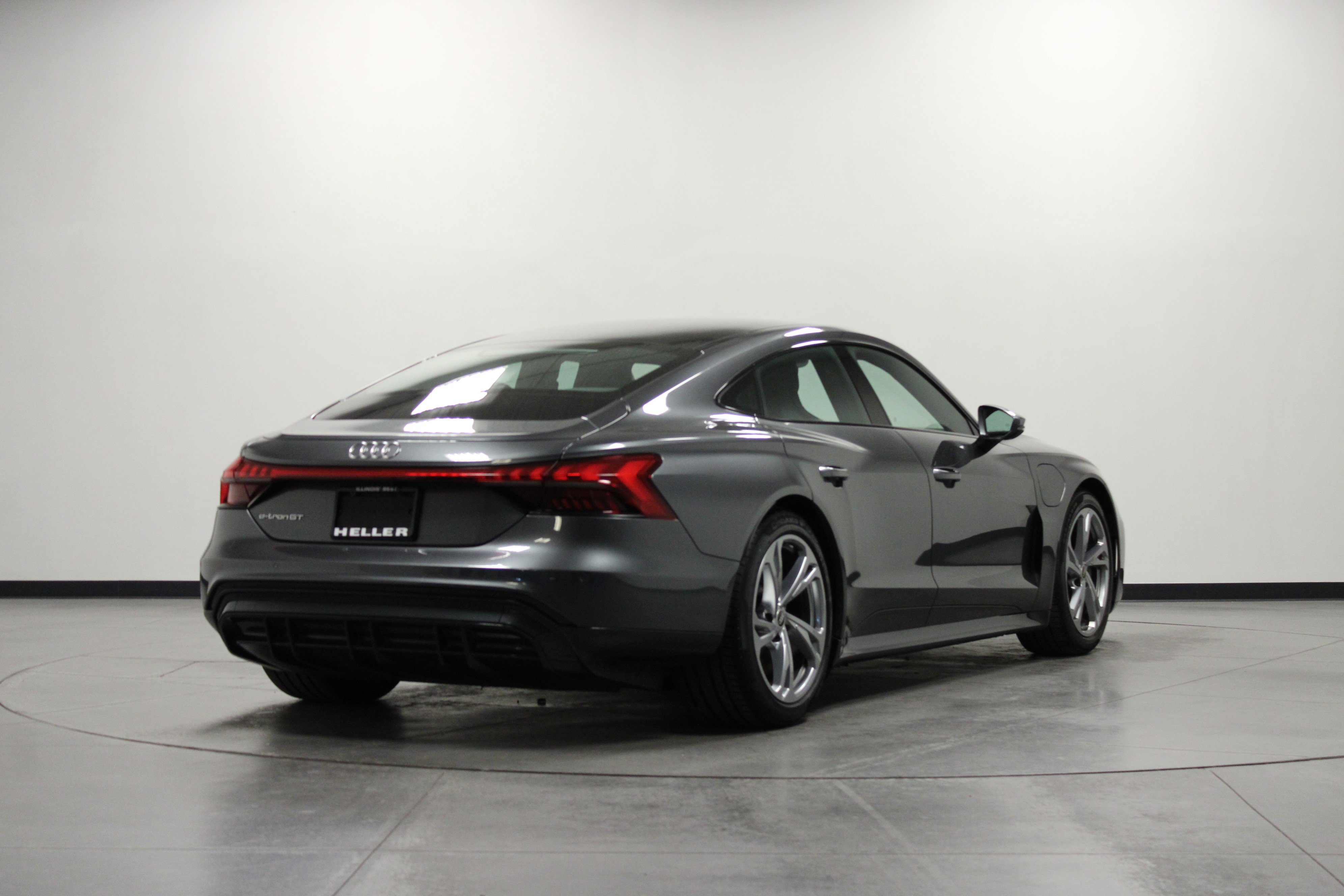 Used 2023 Audi e-tron GT Premium Plus image 4