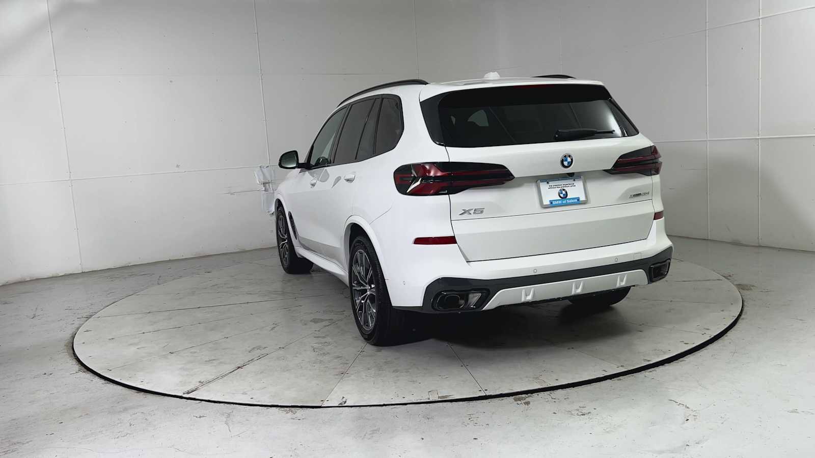 New 2026 BMW X5 xDrive40i w/ M Sport Package image 3
