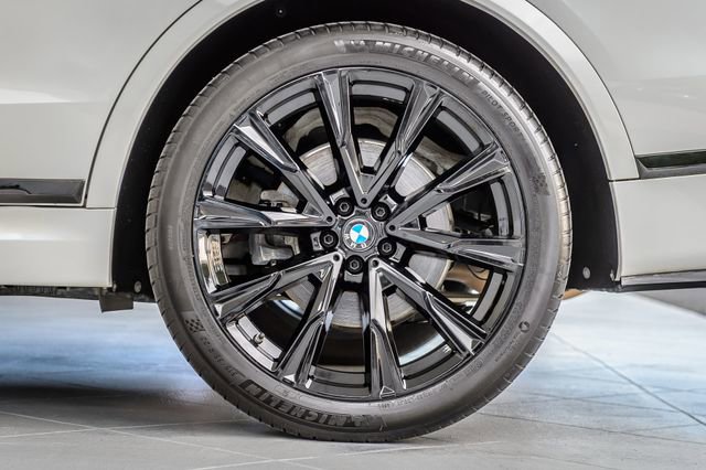 Used 2020 BMW X7 xDrive40i w/ M Sport Package AWD/4WD image 16