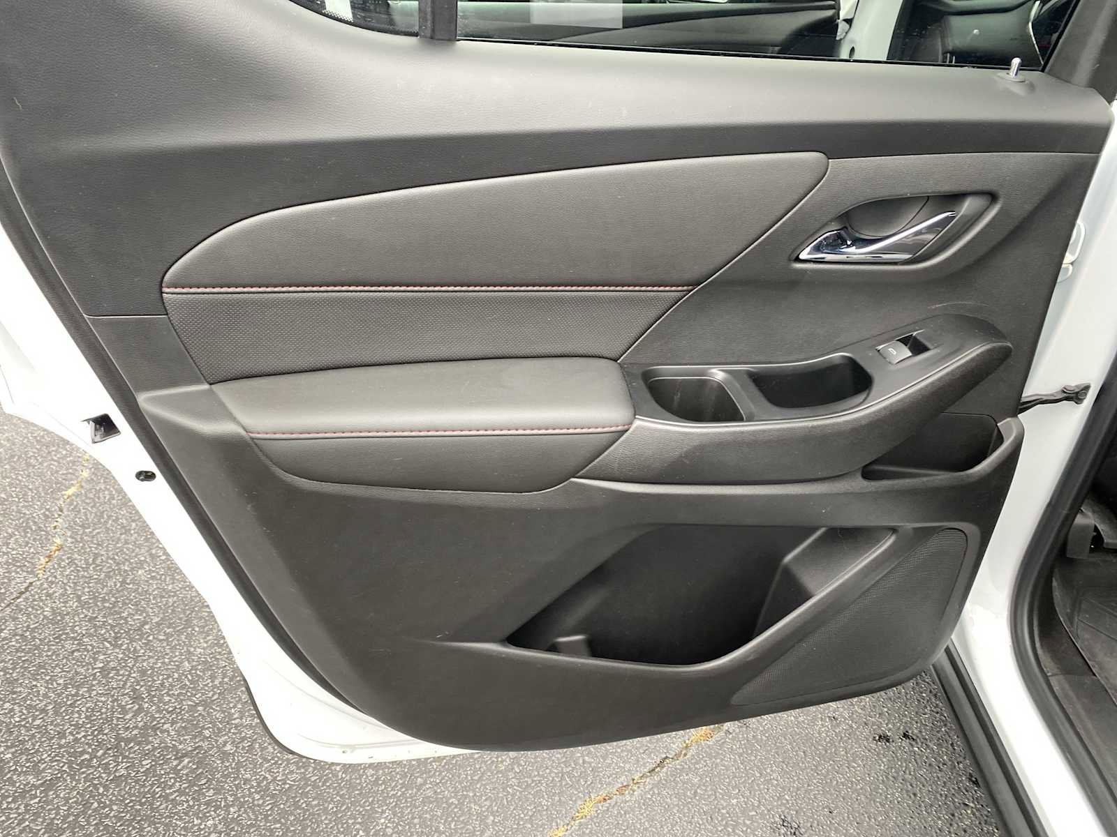 Used 2022 Chevrolet Traverse RS w/ LPO, Floor Liner Package image 31