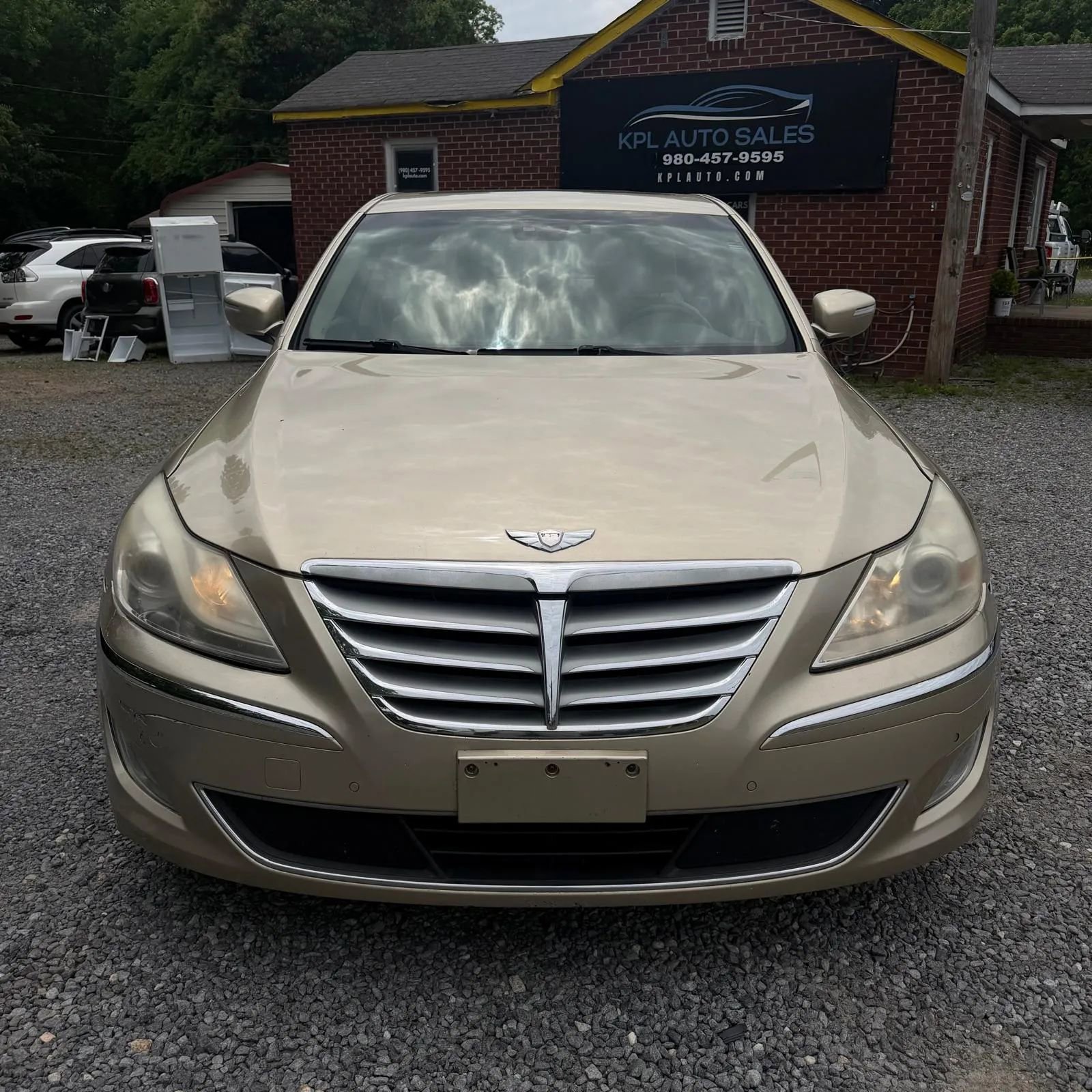 Used 2012 Hyundai Genesis 3.8 w/ Premium Pkg RWD image 2