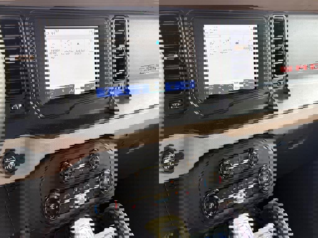 Used 2023 Ford Bronco Big Bend w/ Sasquatch Package image 10