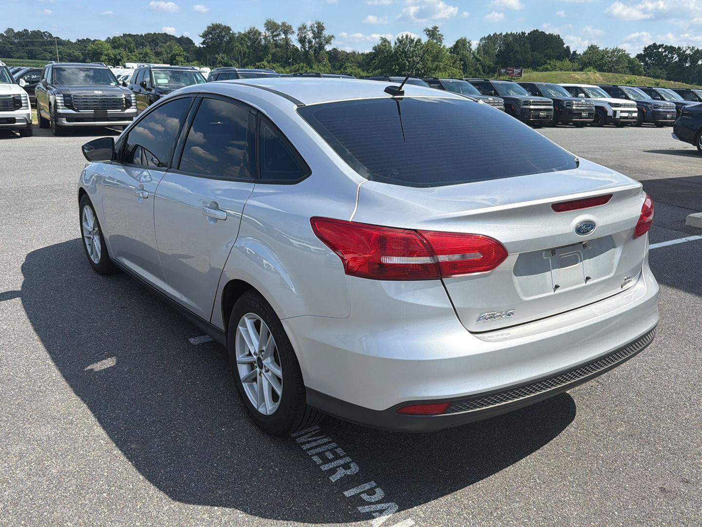 Used 2018 Ford Focus SE FWD image 3
