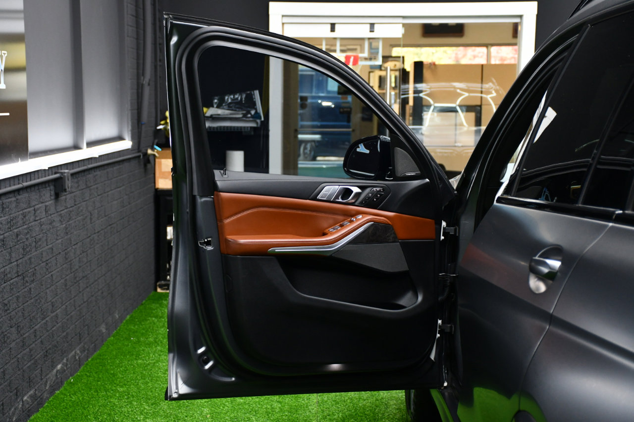 Used 2022 BMW X7 M50i w/ Executive Package image 17