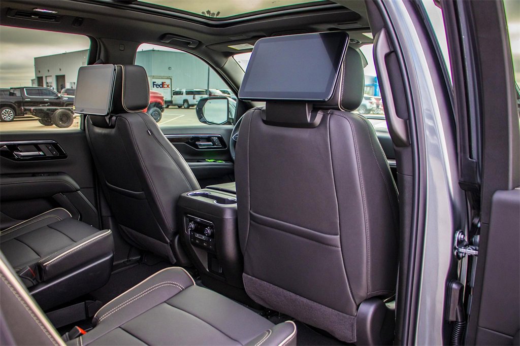 New 2026 Chevrolet Suburban Premier image 18