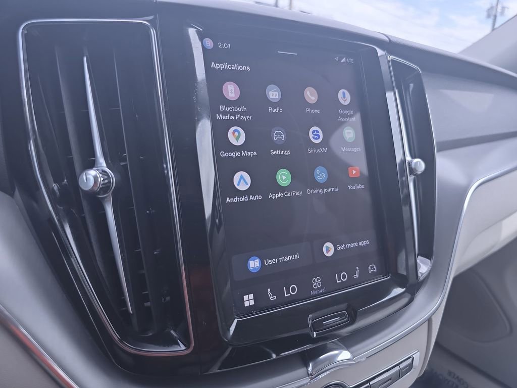 Used 2023 Volvo XC60 B5 Core image 24