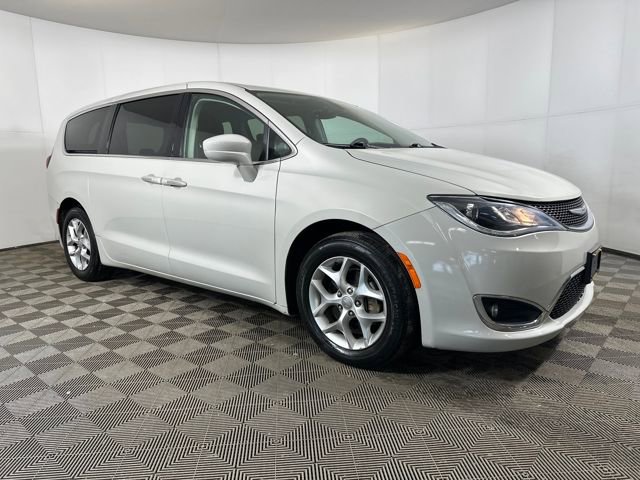 Used 2019 Chrysler Pacifica Touring Plus w/ Tire & Wheel Group image 2