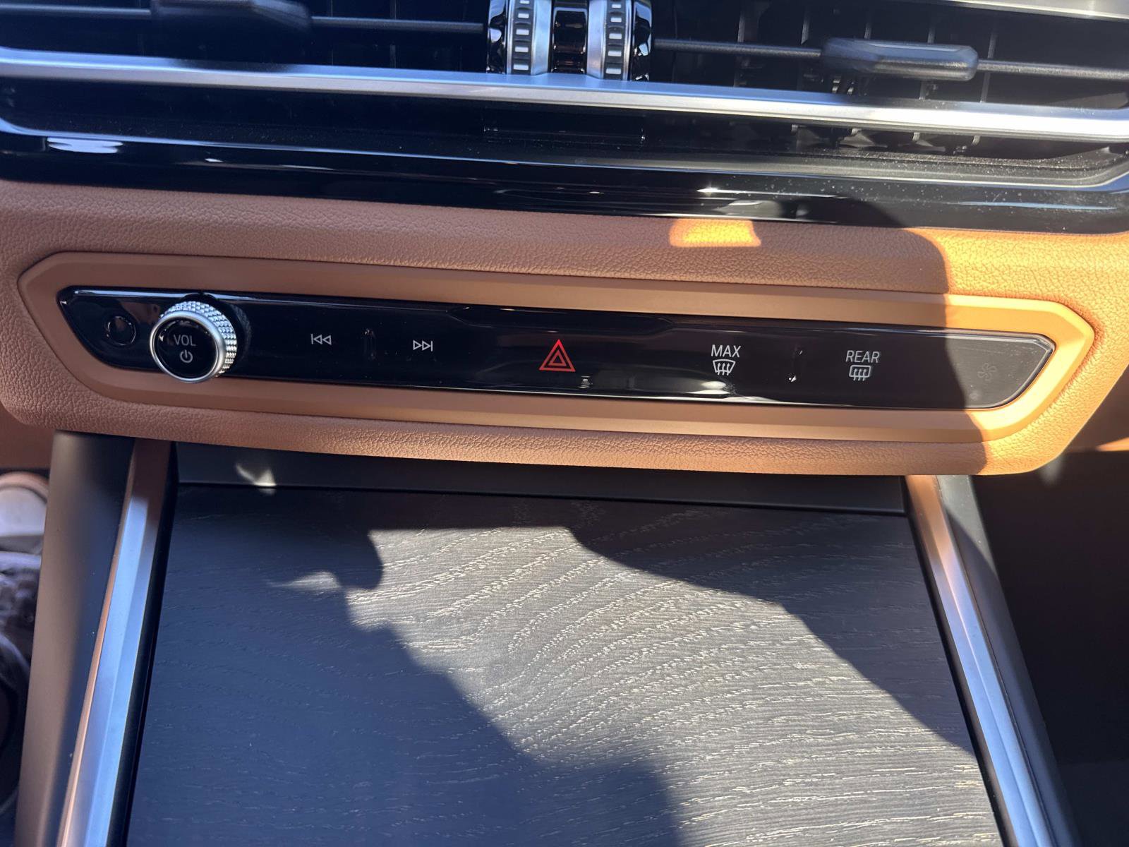 Used 2024 BMW 330e image 24