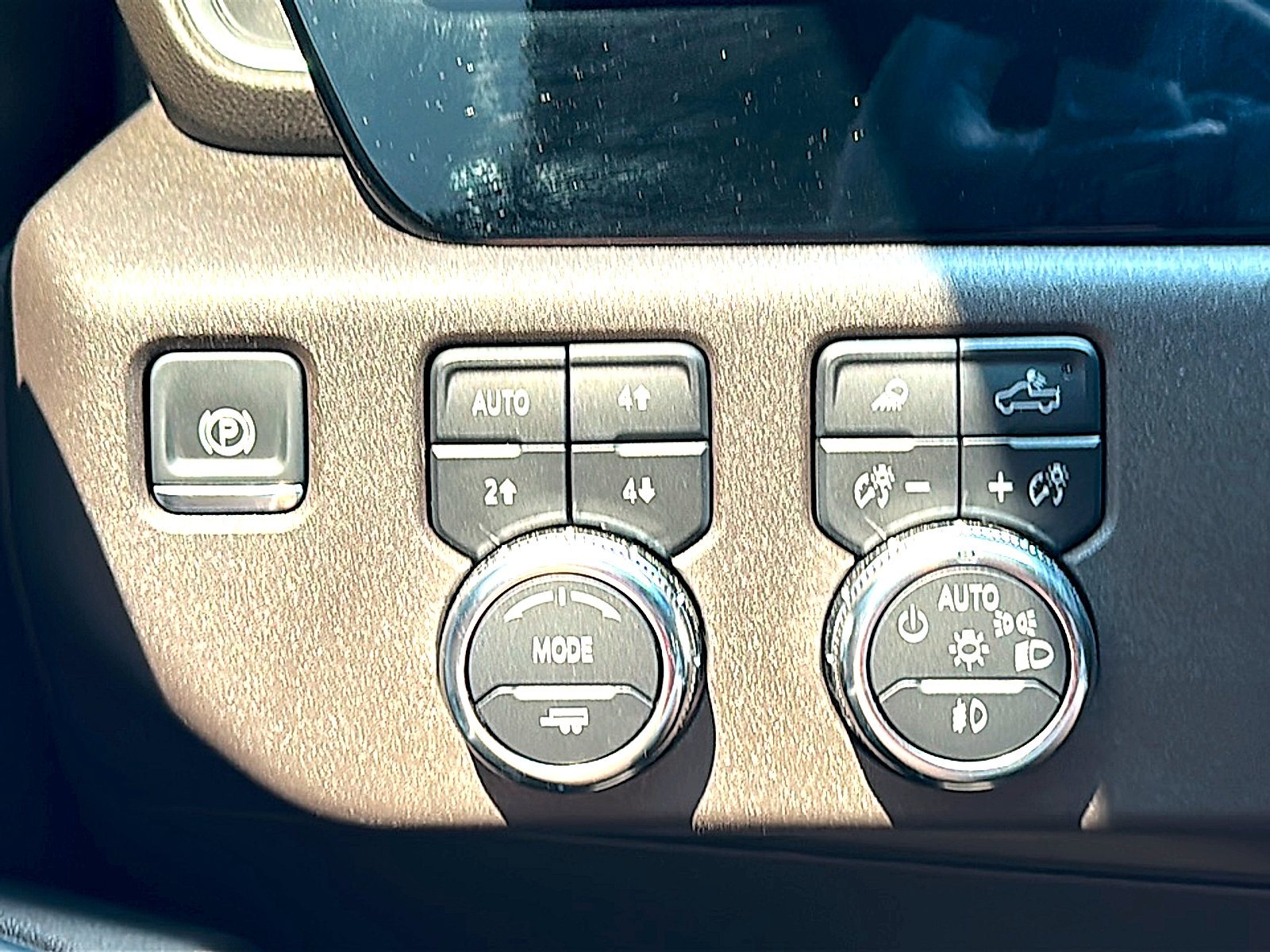 Used 2025 GMC Sierra 1500 SLT AWD/4WD image 38