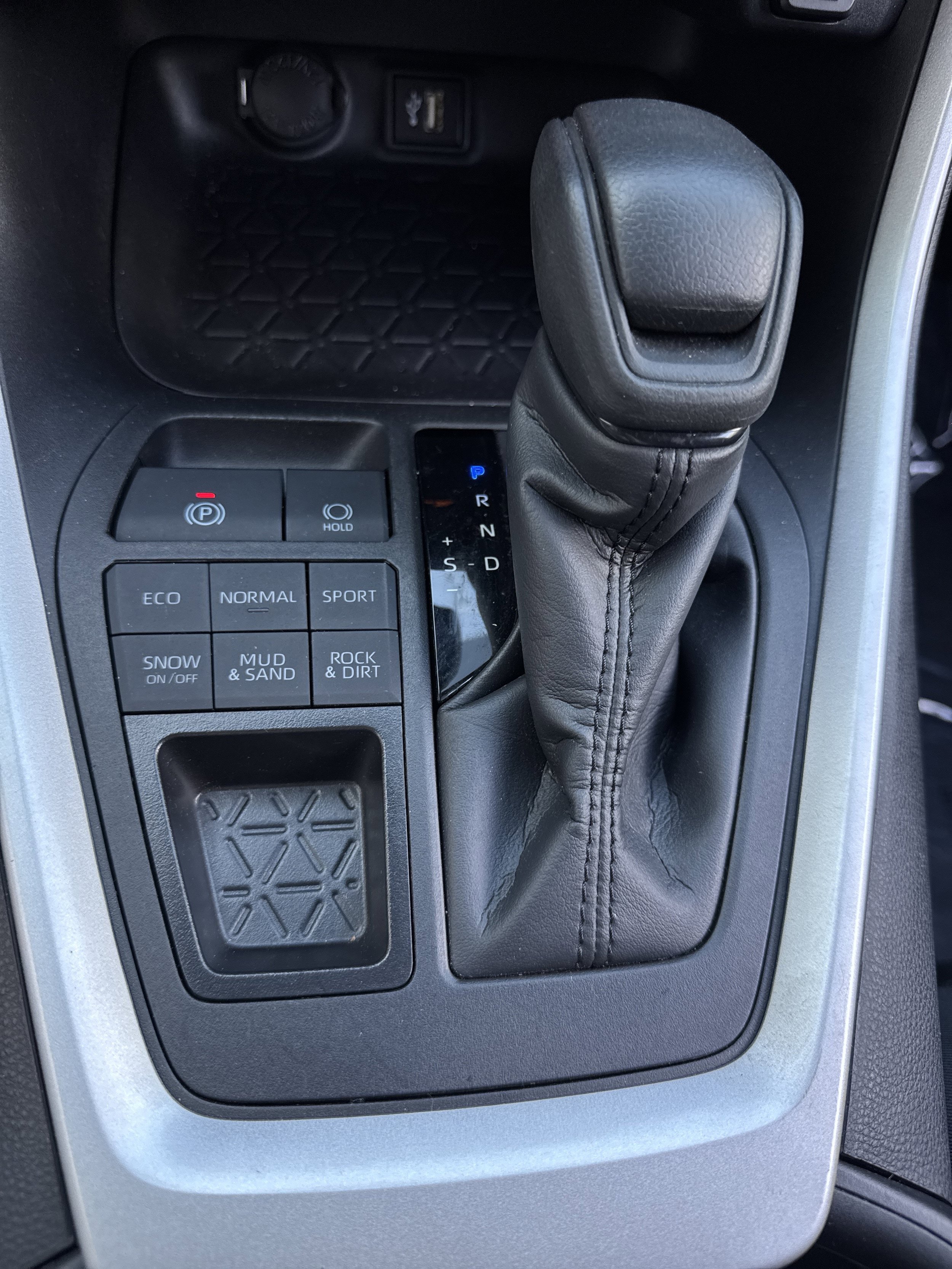 Used 2024 Toyota RAV4 LE AWD/4WD image 17