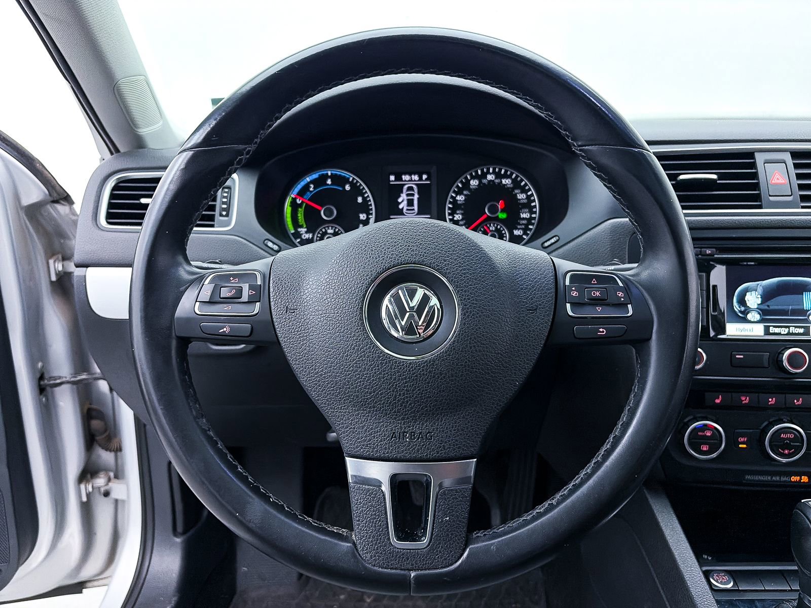 Used 2013 Volkswagen Jetta SEL image 25