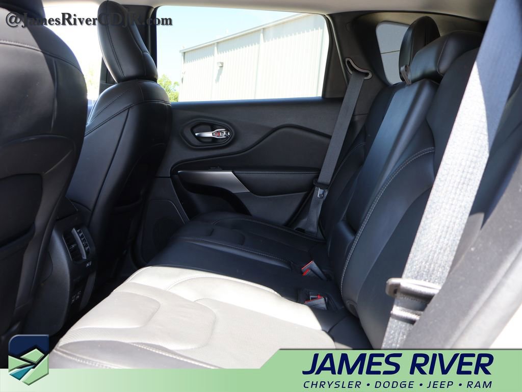Used 2021 Jeep Cherokee Latitude Lux w/ Mopar Interior Package AWD/4WD image 17
