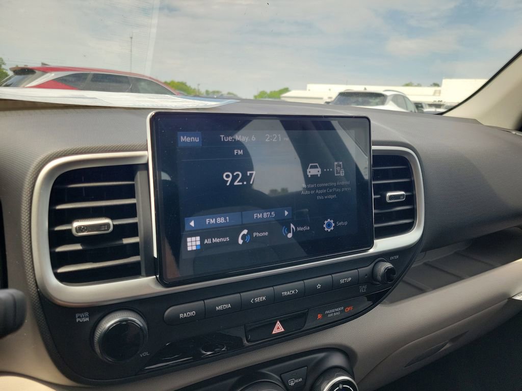 Certified 2025 Hyundai Venue SEL image 21