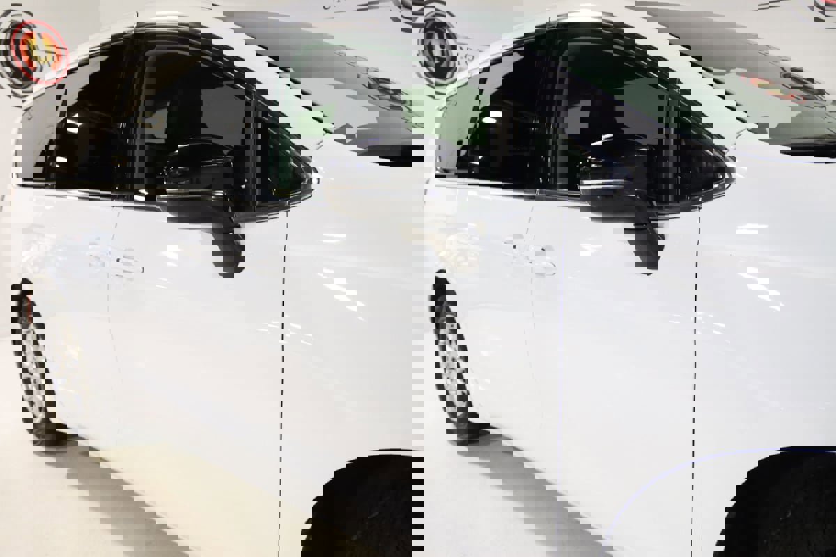 Used 2024 Chrysler Pacifica Touring-L image 8