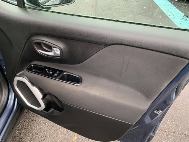 Used 2020 Jeep Renegade Latitude w/ Cold Weather Group image 14