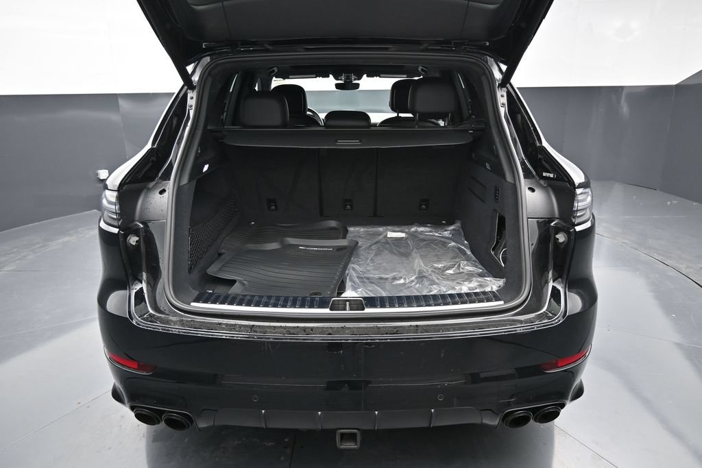 Used 2023 Porsche Cayenne GTS AWD/4WD image 12