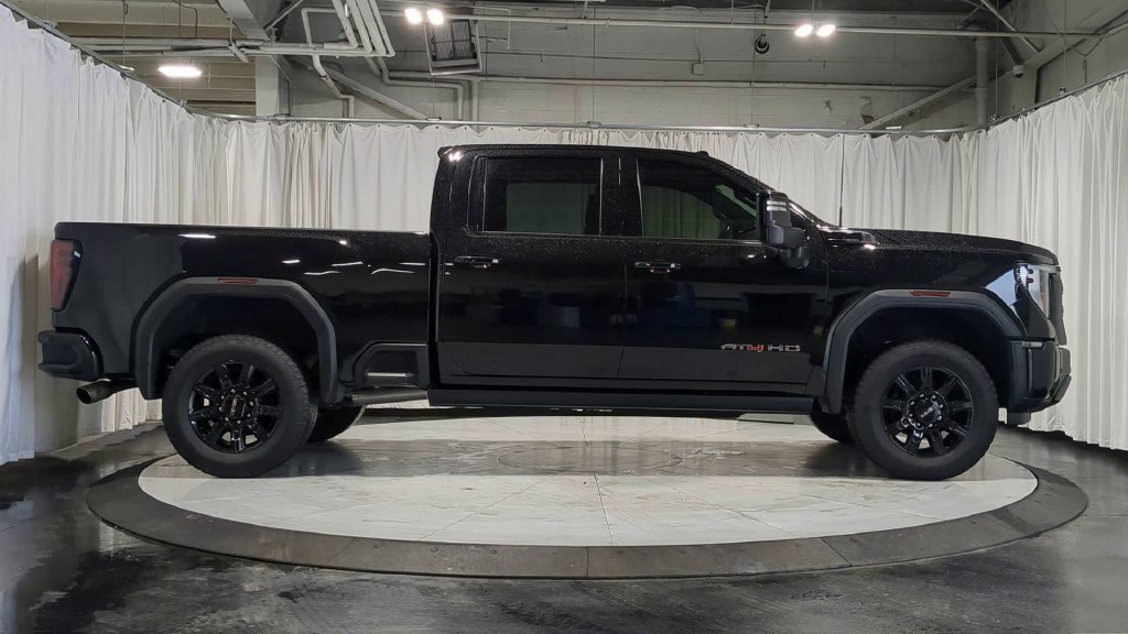 Used 2024 GMC Sierra 2500 AT4 w/ AT4 Premium Plus Package AWD/4WD image 11
