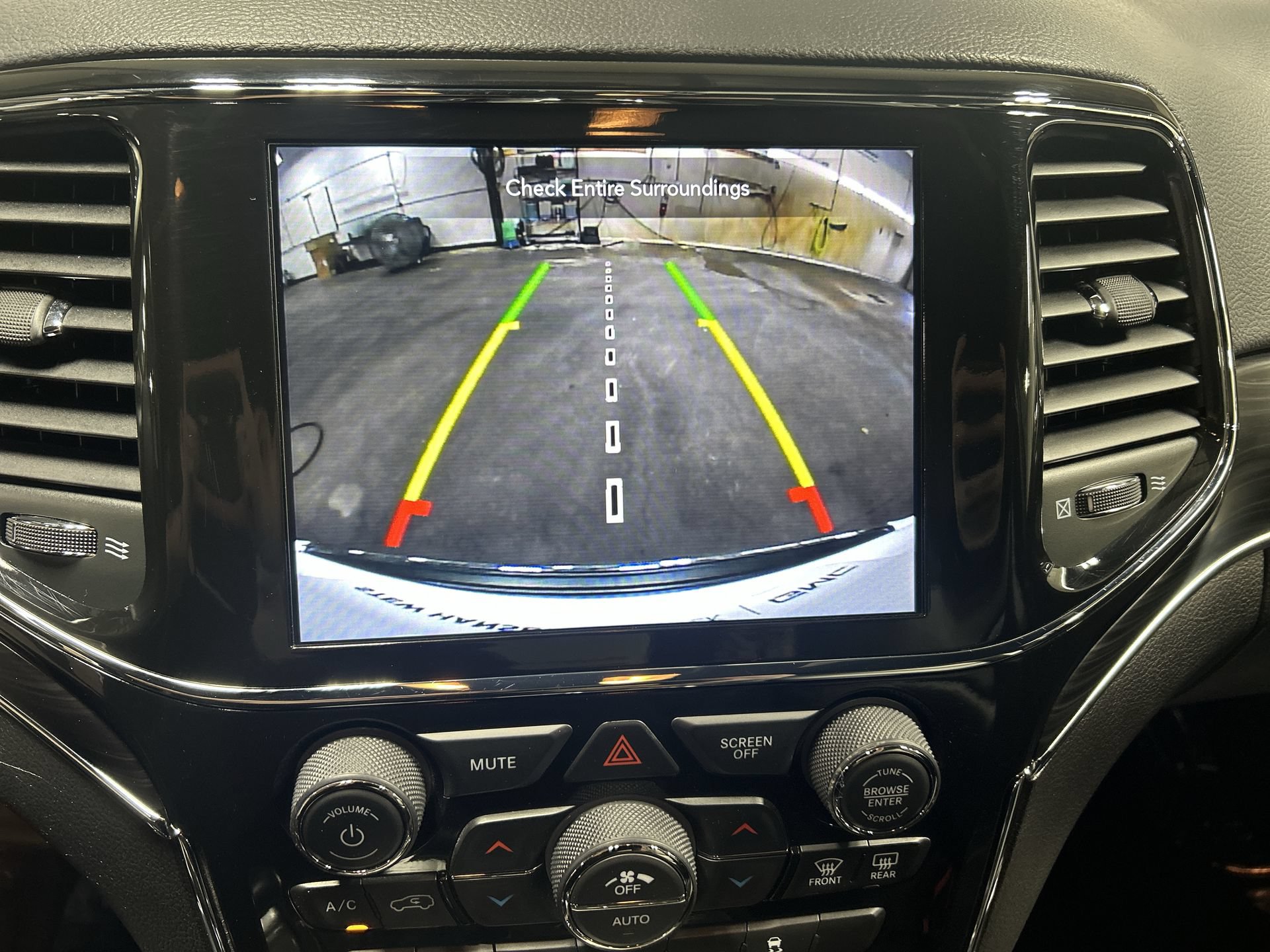 Used 2021 Jeep Grand Cherokee Limited AWD/4WD image 16