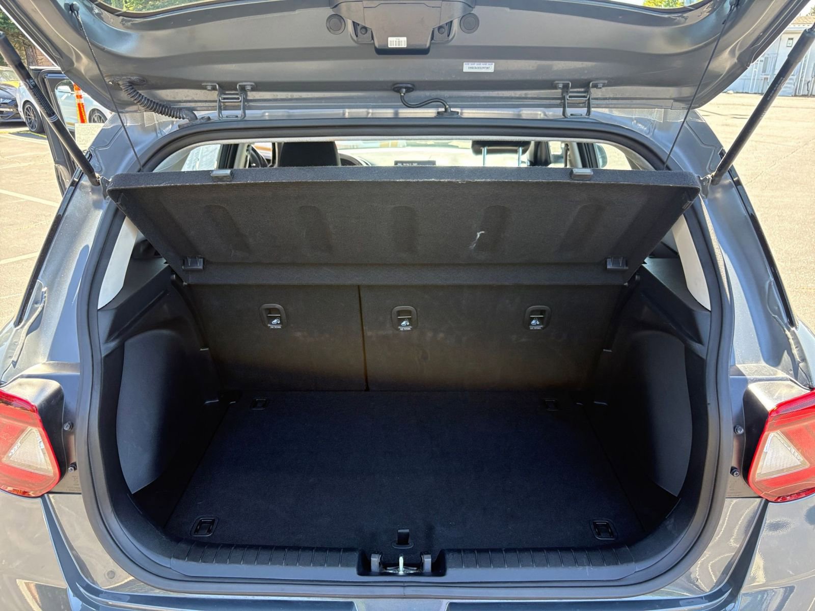 Used 2025 Hyundai Venue SEL FWD image 32