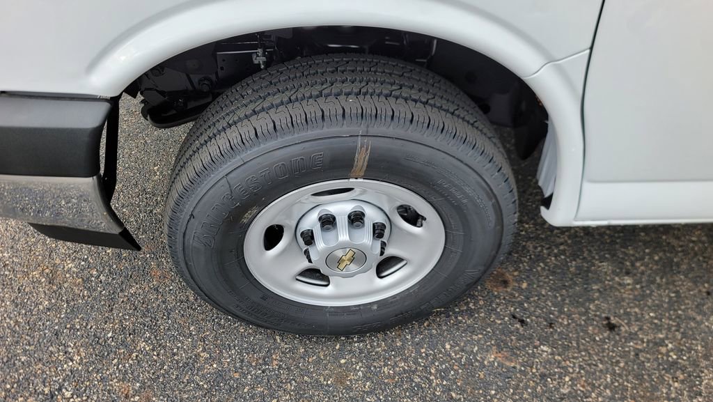 New 2025 Chevrolet Express 2500 Extended image 6