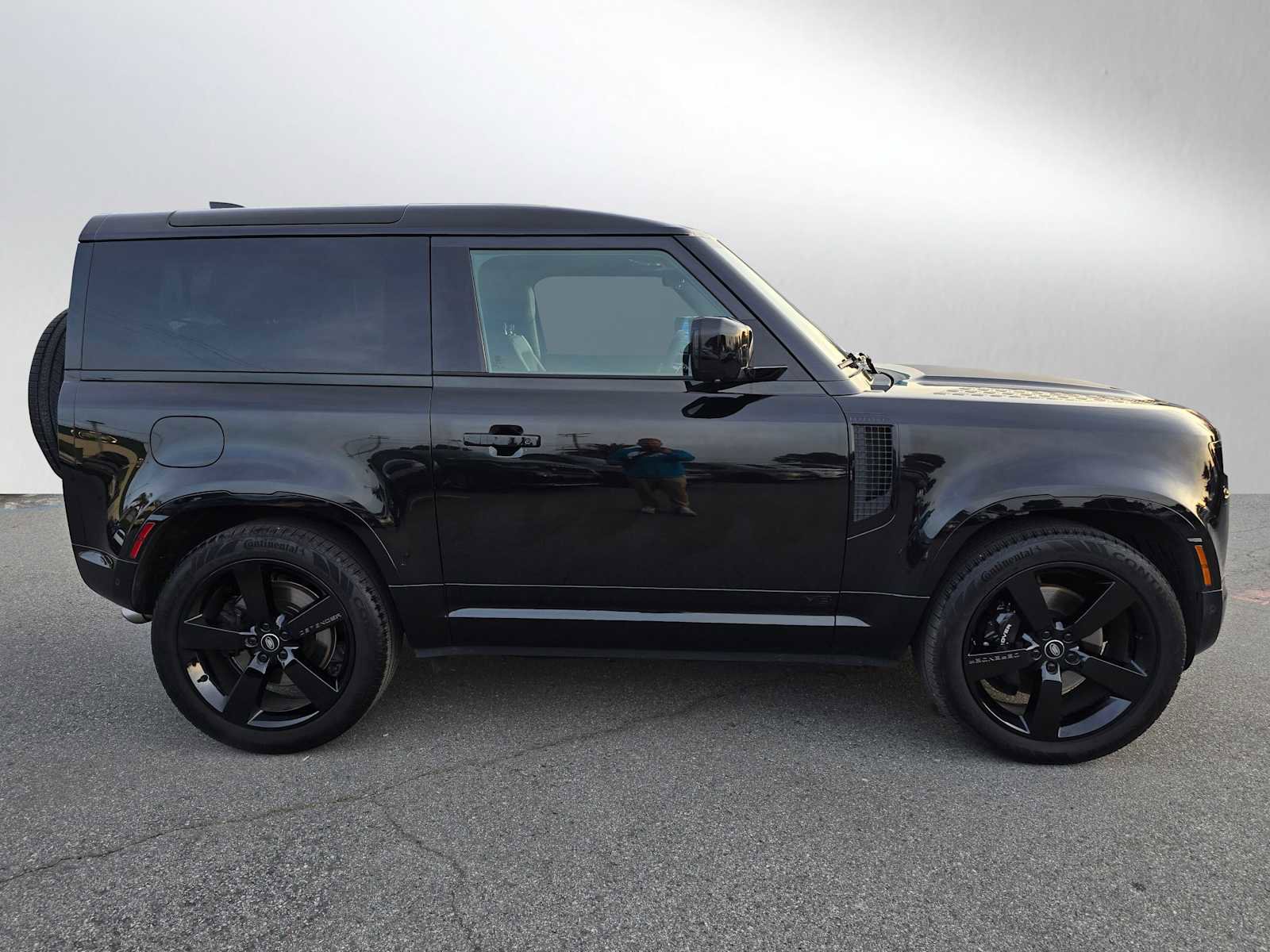 Certified 2024 Land Rover Defender 90 V8 image 6